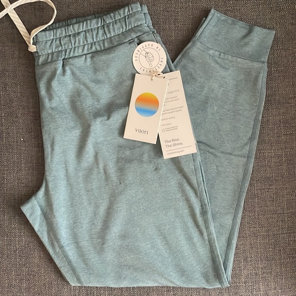 Vuori Women’s Performance Jogger Iron Heather - Picture 9 of 9